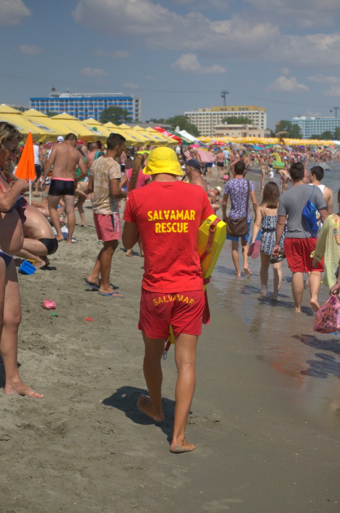 Încă un tânăr s-a înecat pe litoral! Ce sfaturi ne dau salvamarii pentru a evita accidentele la mare!