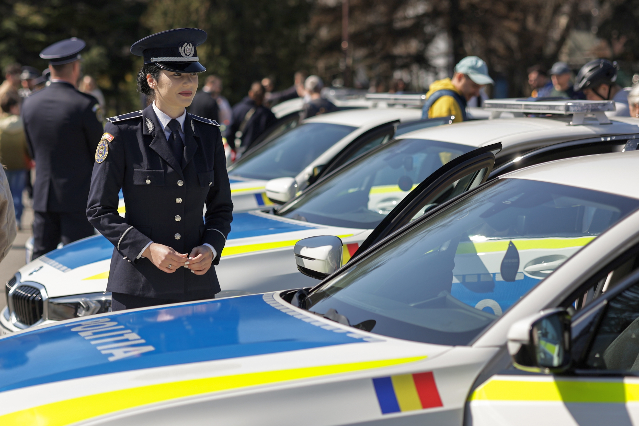 FOTO. Ziua Poliției Române, sărbătorită în avans. Sute de persoane în Parcul Herăstrău, unde au putut vedea echipamentele din dotarea Poliţiei