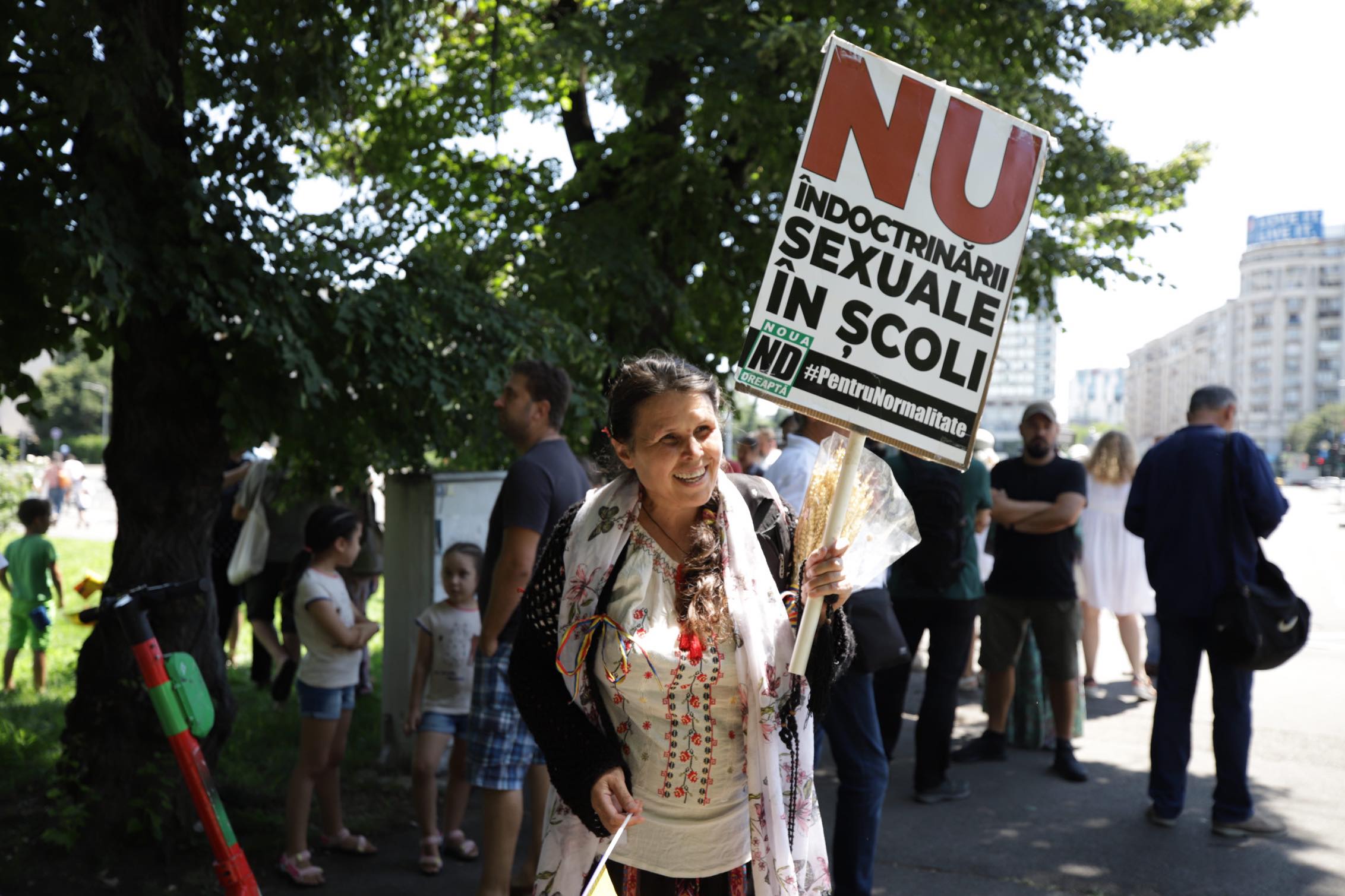 Aproape 25.000 de oameni au participat la Bucharest Pride, la câteva ore după ce 150 de persoane au luat parte la „Marșul normalității”
