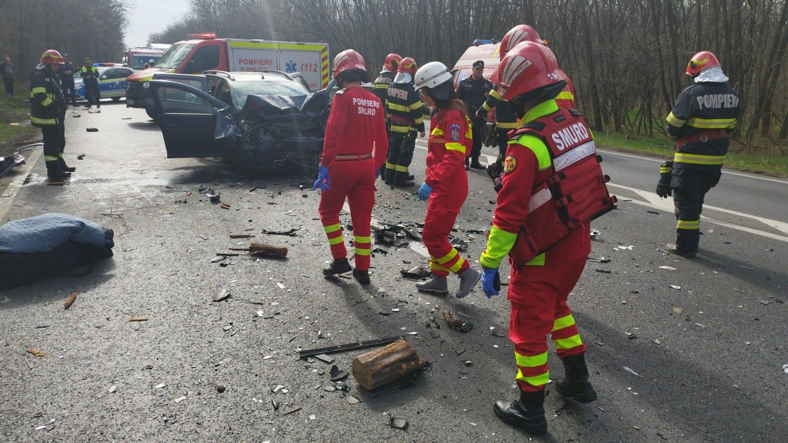Accident cu patru mașini, pe DN2, la Sintești. O persoană a murit, alte cinci au fost rănite. A fost activat planul roșu de intervenție