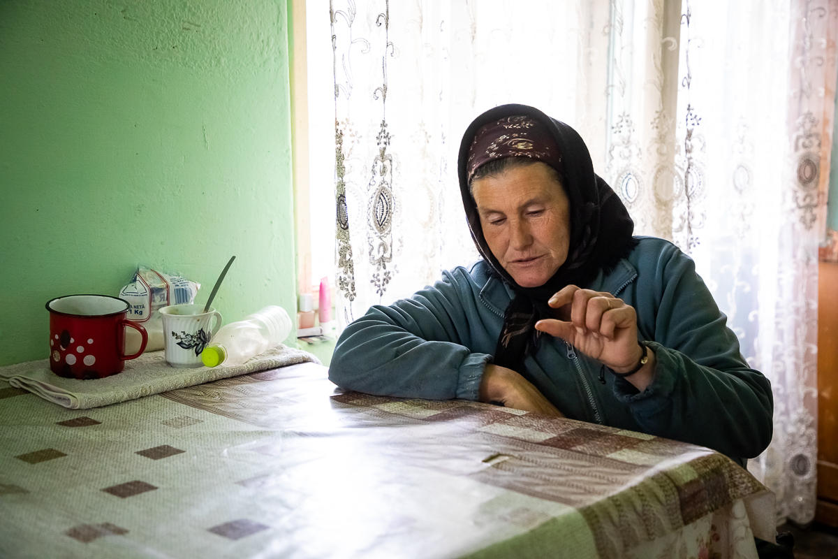 Povestea Lenuței, păstoriţa cu 9 copii, din Rășinari: “Ca să-i pot creşte, m-am angajat un fel de slugă, să păzesc caprele oamenilor din sat”