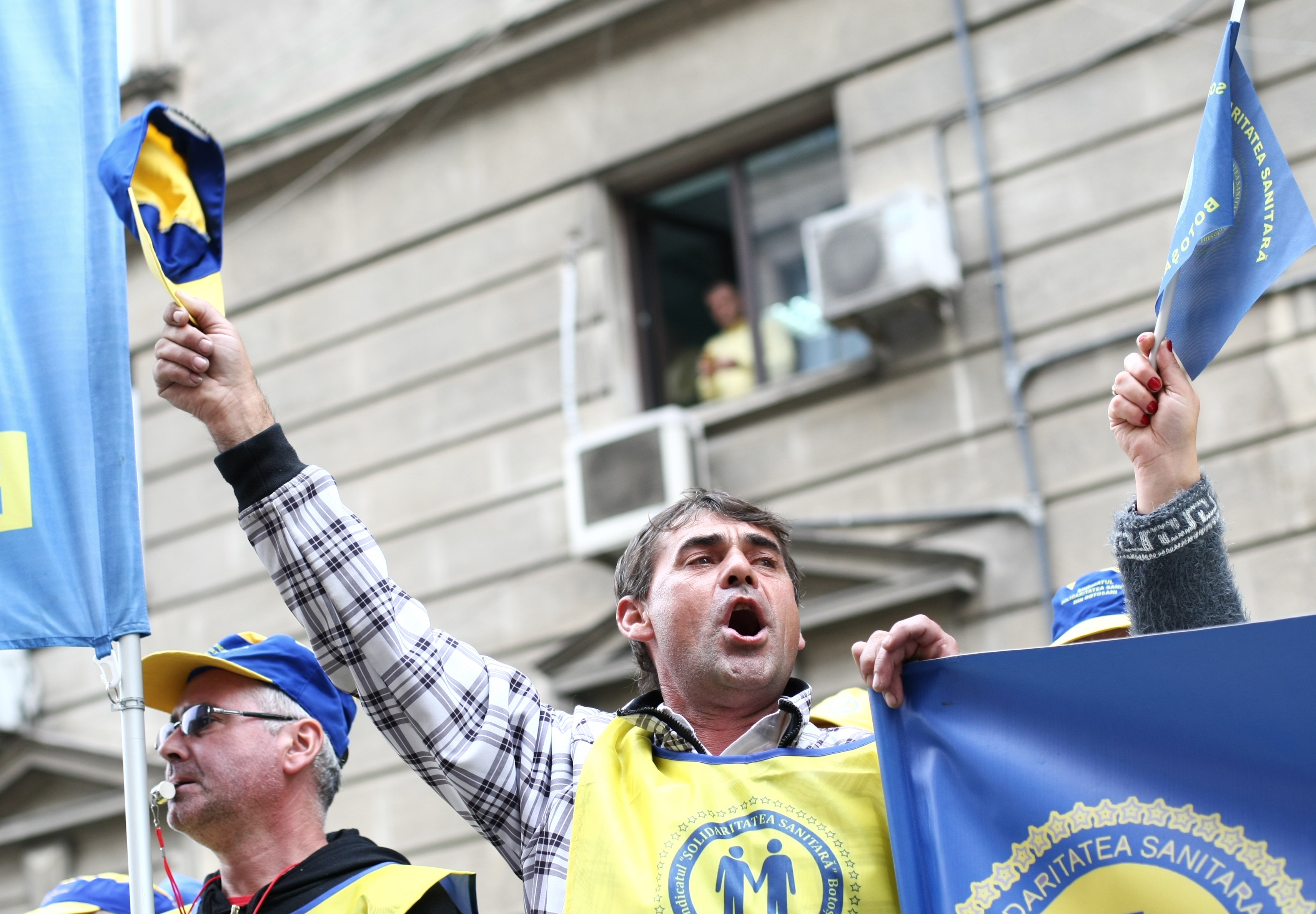 Miting de amploare în Capitală. Mii de oameni au protestat în fața Guvernului | VIDEO