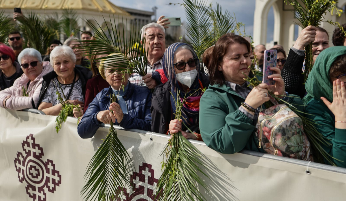 Cum a arătat Pelerinajul de Florii din București în 2026: câteva mii de oameni s-au deplasat pe traseu până la Catedrala Patriarhală