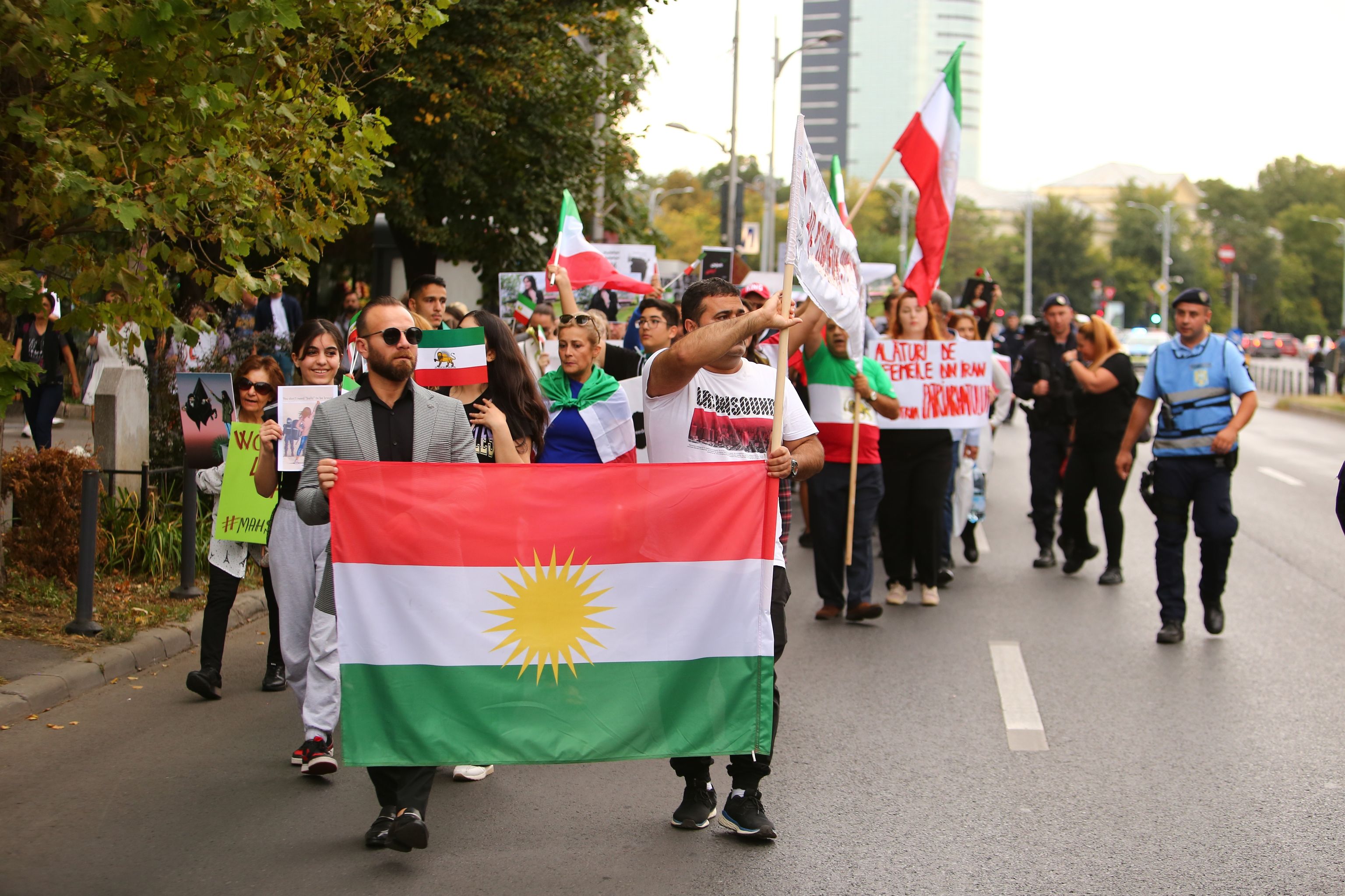 Protest de solidaritate cu femeile din Iran, în Bucureşti: „Mahsa Amini, moartea ta nu trebuie uitată!"