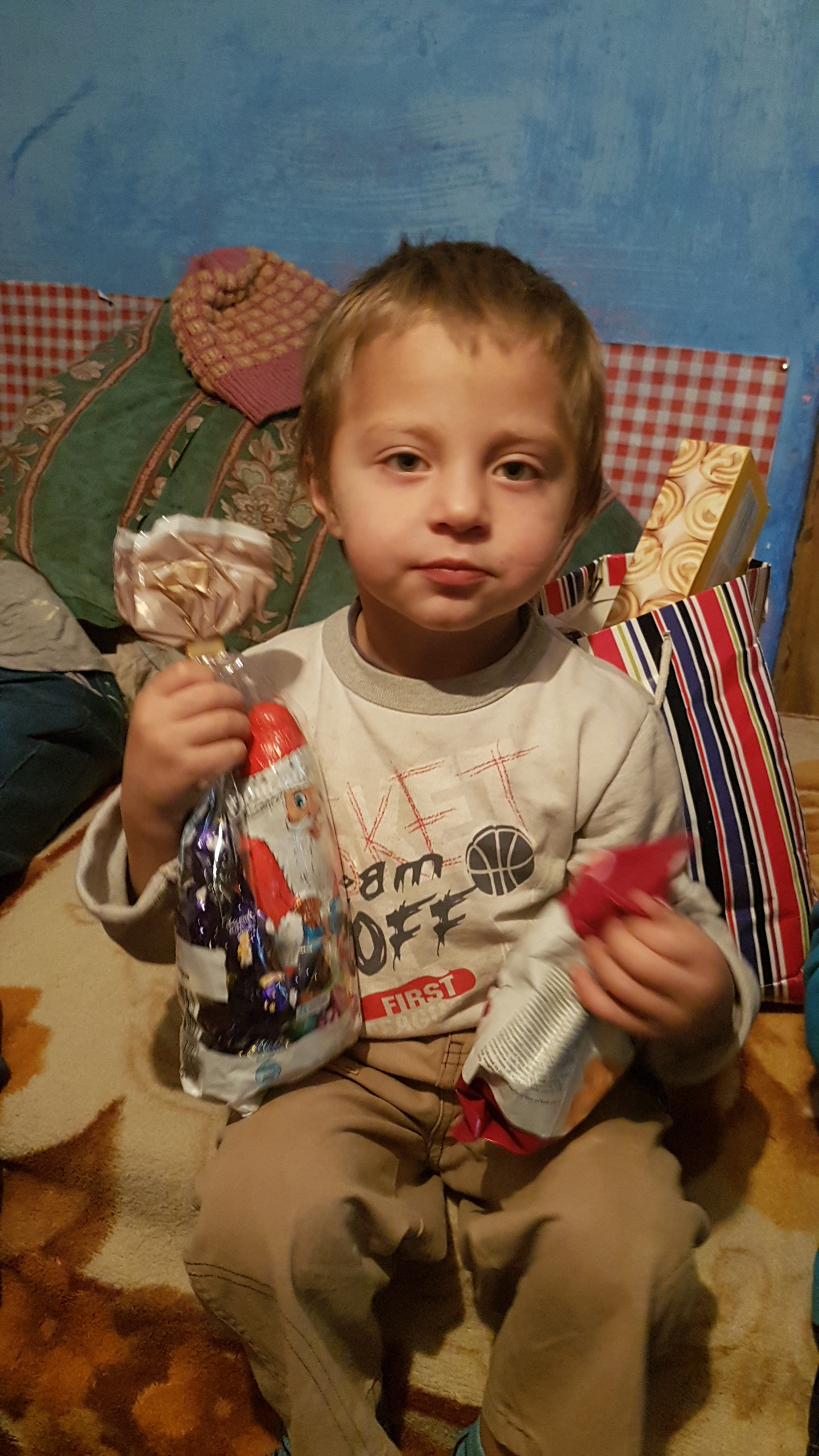 Reacția unor copii sărmani care au primit cadou un porcușor de Guineea: ”Wow, un iepure!”