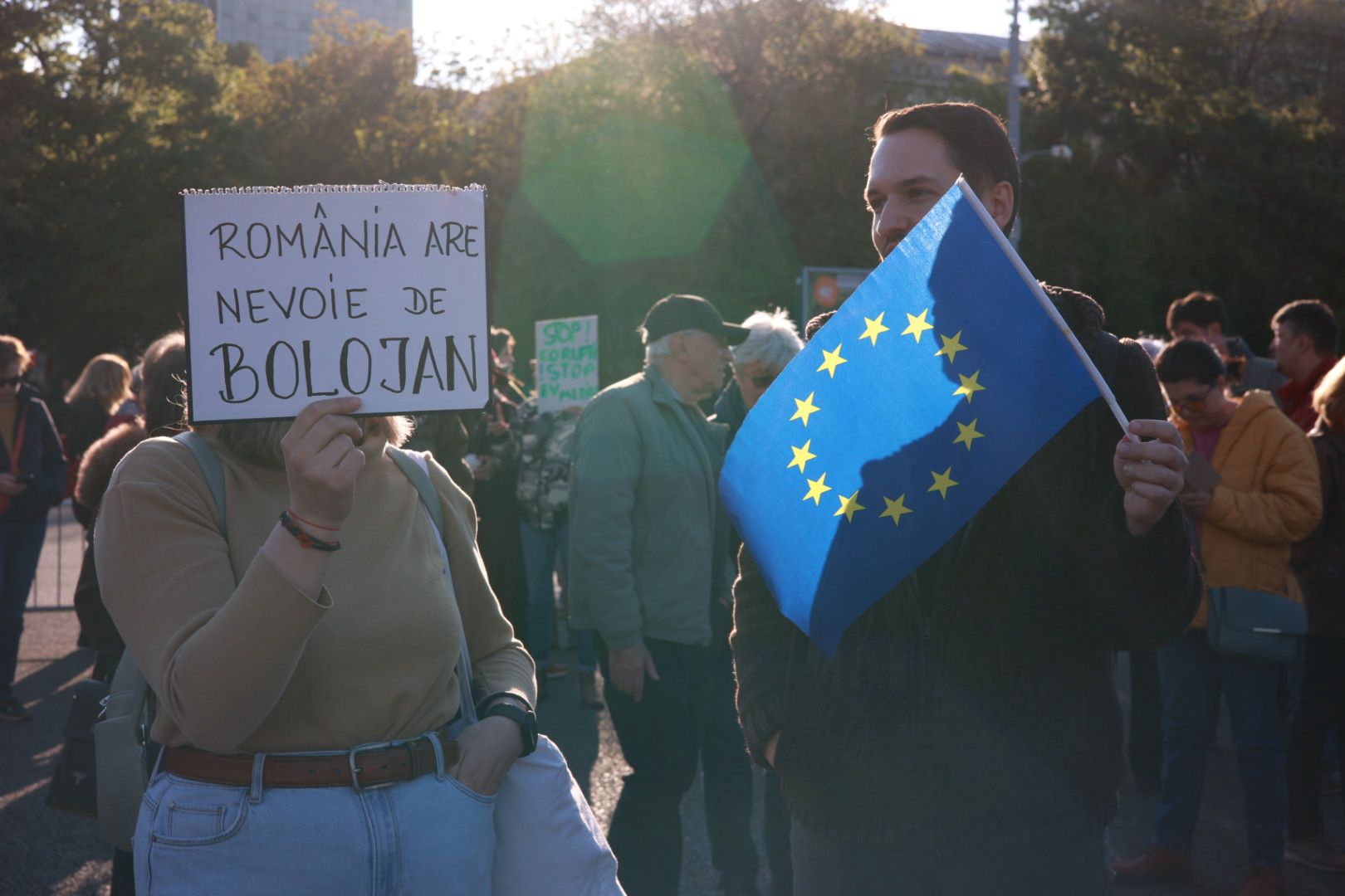 Miting în Piața Victoriei pentru susținerea lui Ilie Bolojan, înaintea moțiunii de cenzură: „AUR și PSD, aceeași mizerie”. Mesajul transmis de premier