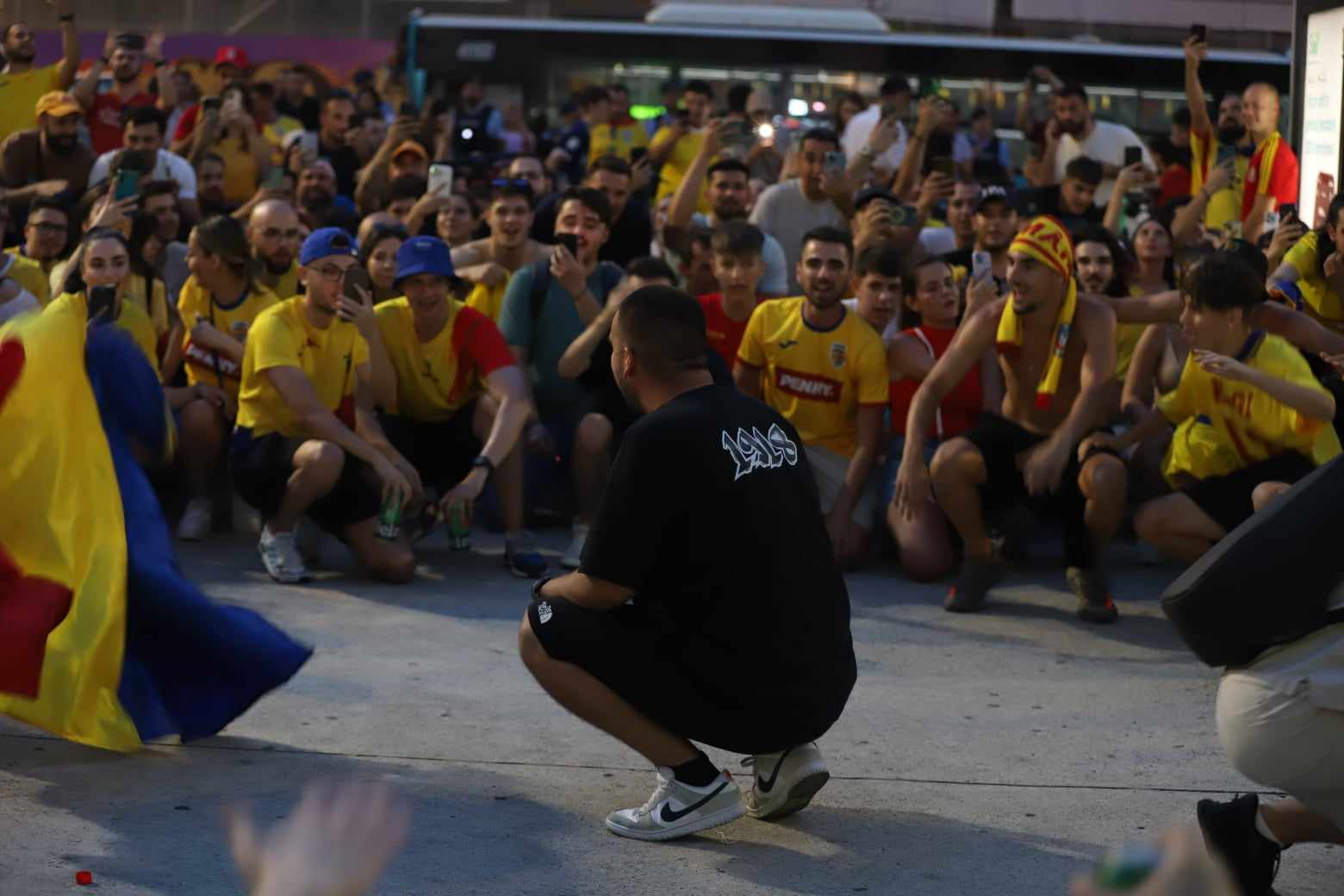 Sărbătoare și la București! Atmosferă incendiară în Piața Universității după ce tricolorii s-au calificat în optimi la Euro 2024