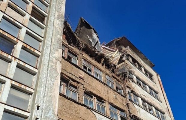 Fațada sanatoriului Marila din Oravița s-a prăbușit. Pacienții, mutați la un alt spital