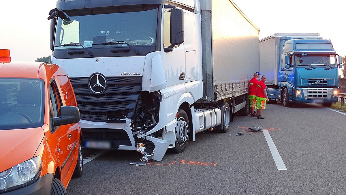 Un șofer român de TIR a ucis un al camionagiu, care coborâse din cabină ca să ajute un coleg, pe o autostradă din Ungaria
