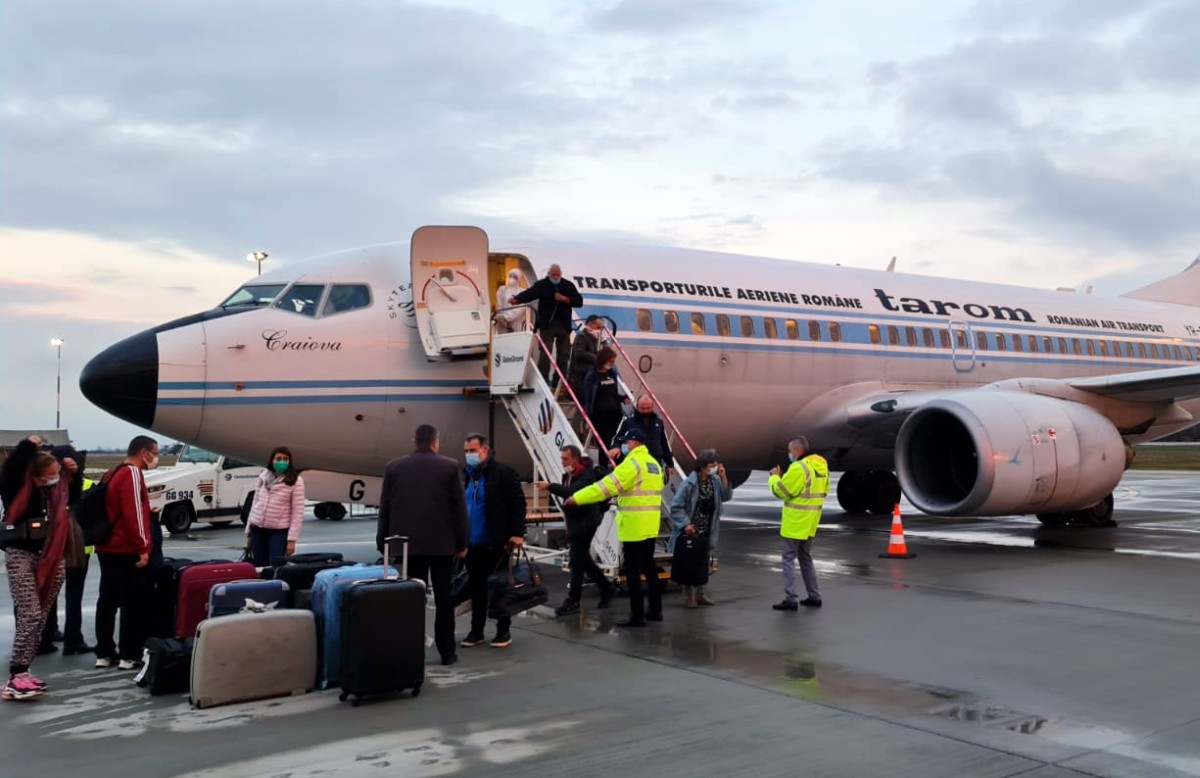 Românii repatriați din Africa de Sud, testați COVID și băgați în carantină. Arafat: „Până acum, toate testele au fost negative”