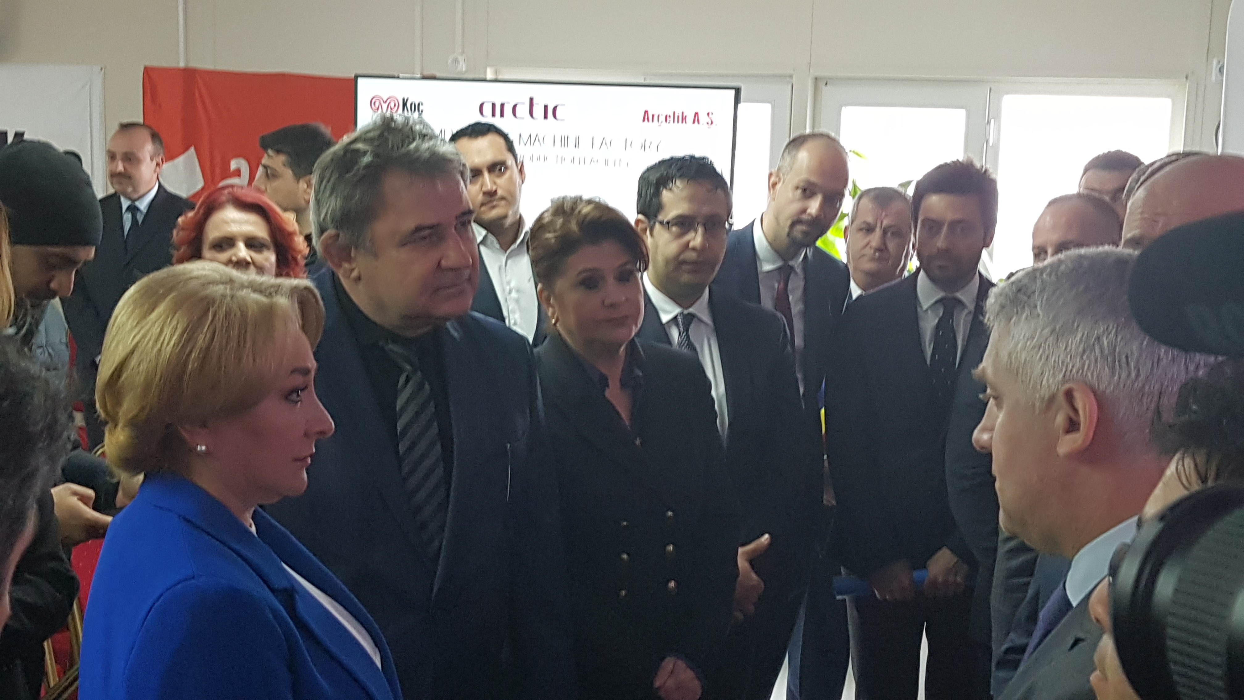 UPDATE. Premierul Viorica Dăncilă, vizită oficială în Dâmbovița; Autoritățile locale s-au plâns de starea infrastructurii și au cerut mall și stadion în Tâtrgoviște (FOTO)