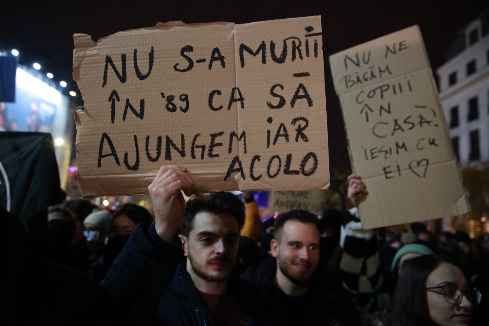 Protest la București, împotriva lui Călin Georgescu. „Vrem răspunsuri clare, nu dezinformare”