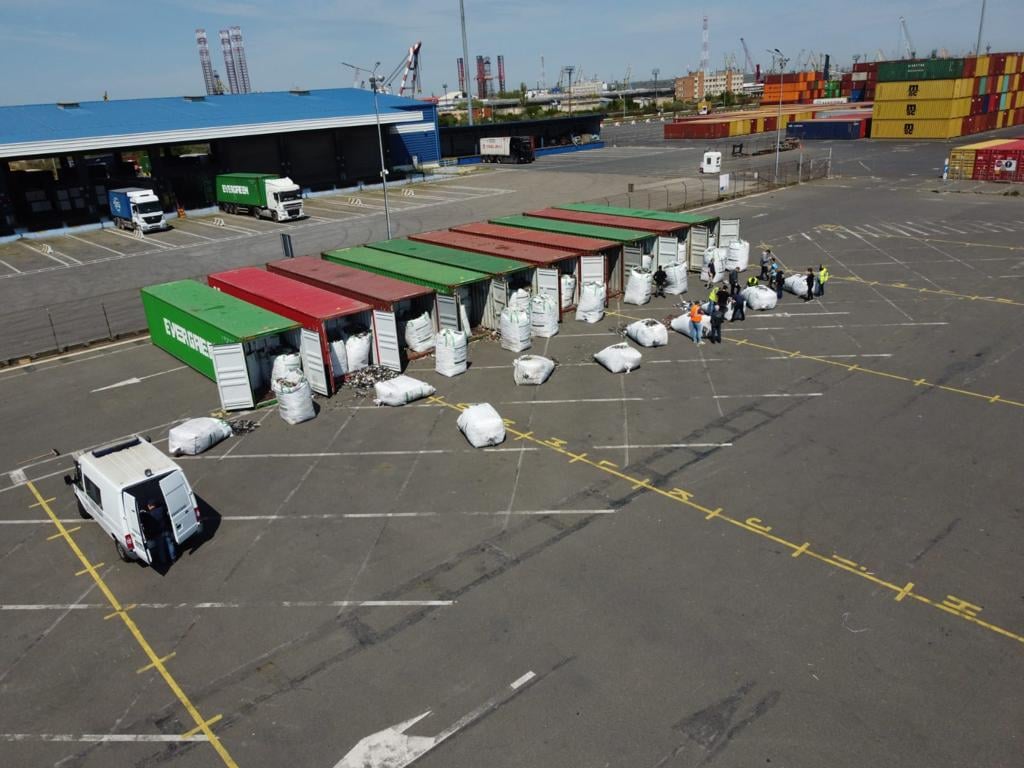 Surse judiciare: Containere cu deșeuri din Togo vin spre România