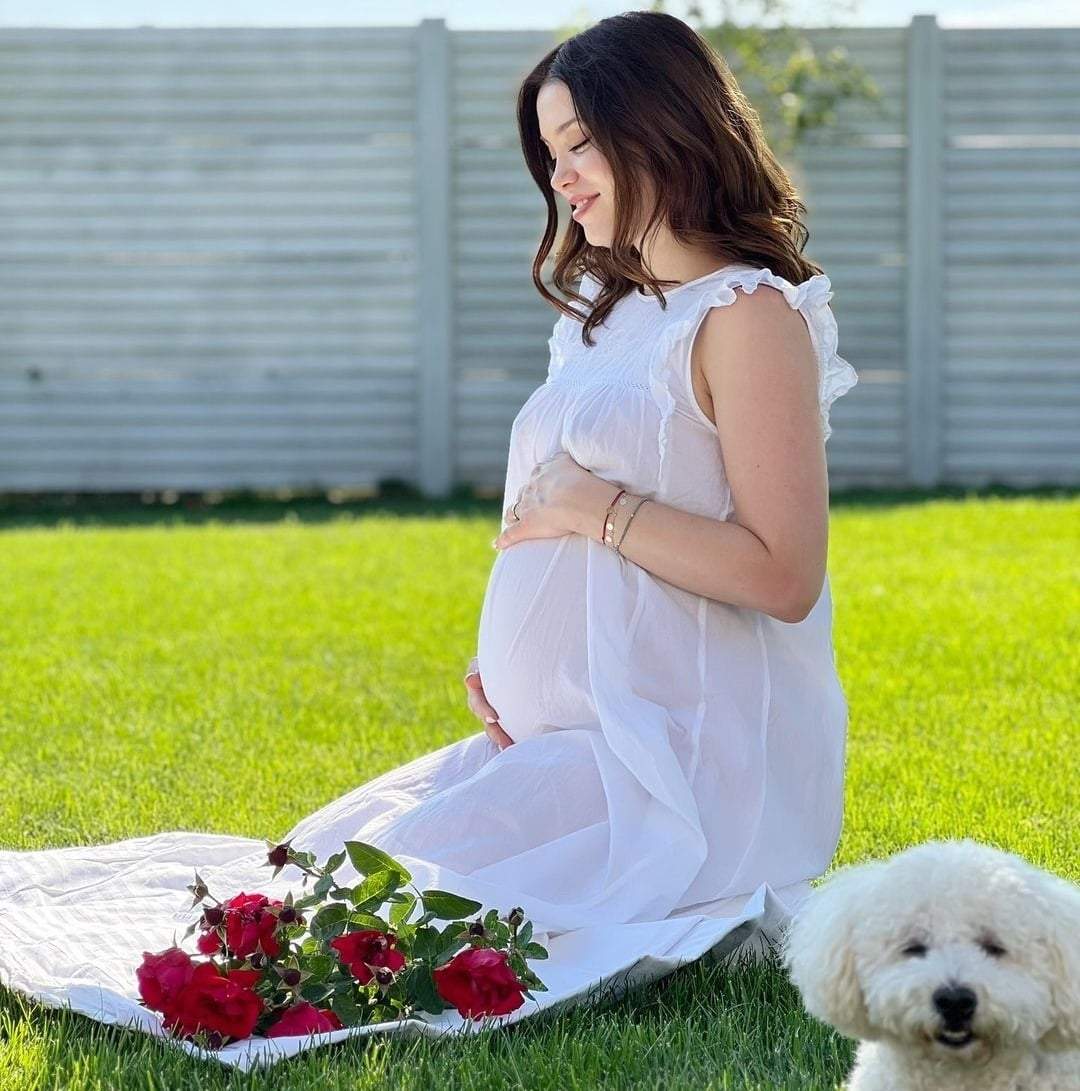 Cum arată Anca Dumitra în luna a noua de sarcină. Gianina din „Las Fierbinți” va aduce pe lume primul ei copil. „Urma să fie în câteva zile”