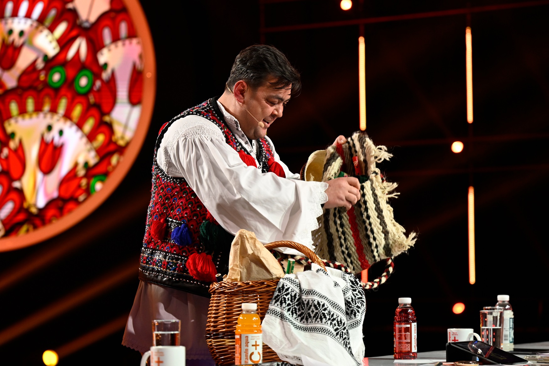 iUmor, 7 aprilie. Magicianul Robert Tudor vine cu un supershow de magie, iar Nury Guney îl impresionează pe Cheloo