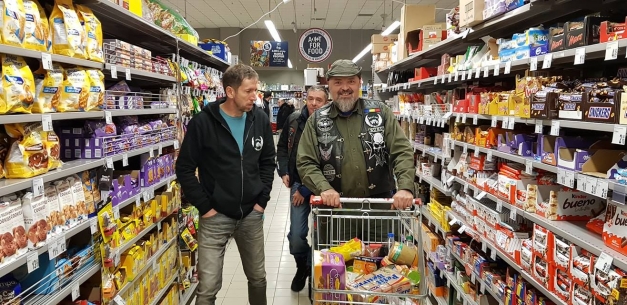 Povestea lui Nea Chipăruş, singur la 84 de ani, deși are 7 copii. Și-a ars dulapul și plapuma să nu moară de frig