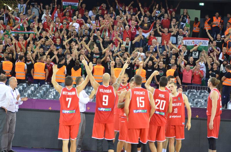 Drapel al Ungariei, ars la Cluj-Napoca de fanii români. Scandal înainte de meciul de calificare în optimile Eurobasket 2017 | VIDEO