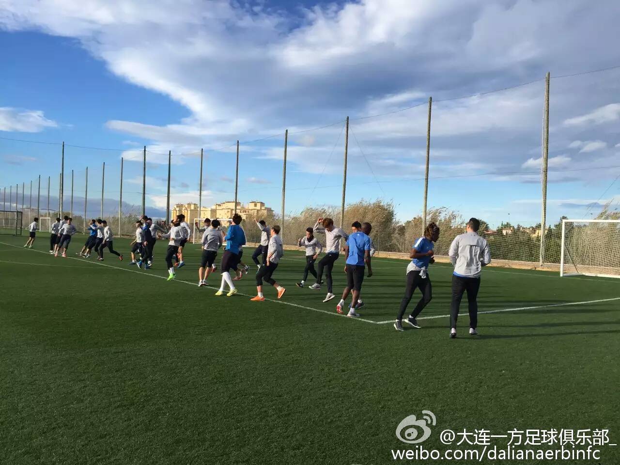 Budescu a fost sărbătorit cu tort de chinezii de la Dalian Yifang / GALERIE FOTO