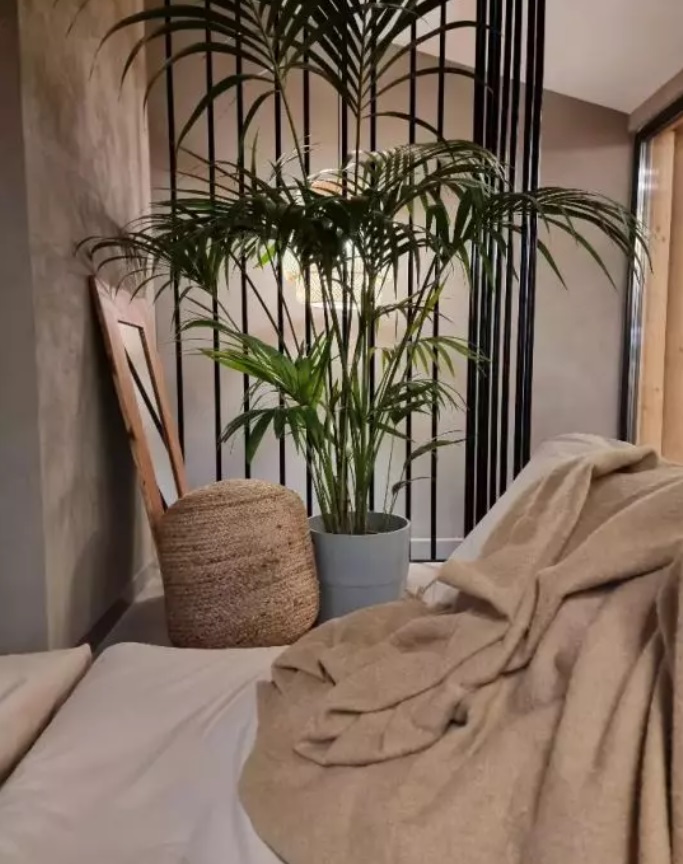 Imagini cu apartamentul în care locuiesc Carmen Grebenișan și Alex Militaru. Deși a investit o avere, vedeta se mută din penthouse-ul din București