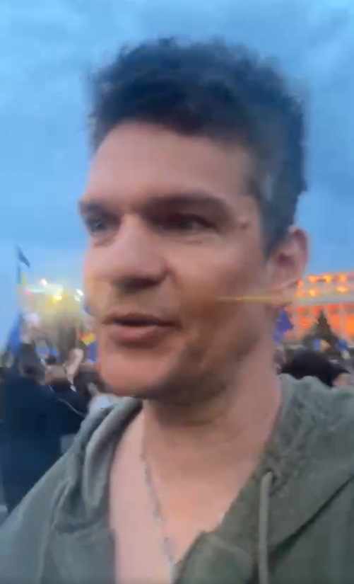 Tudor Chirilă a fost la Mitingul EuRo din Piața Victoriei. Ce a transmis artistul, care s-a plimbat printre manifestanți: „Ăștia, săracii, au venit pe banii lor”