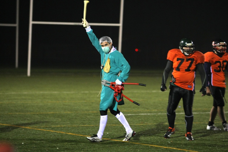 FOTO / Meci de groază la ”Arcul de Triumf”! Arlechinii şi Rebelii au jucat rugby-fotbal american