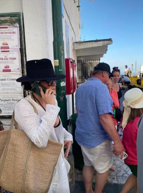 Cristi Brancu s-a întâlnit cu Jennifer Lopez în Capri. Fotografia pe care și-a făcut-o alături de vedeta internațională