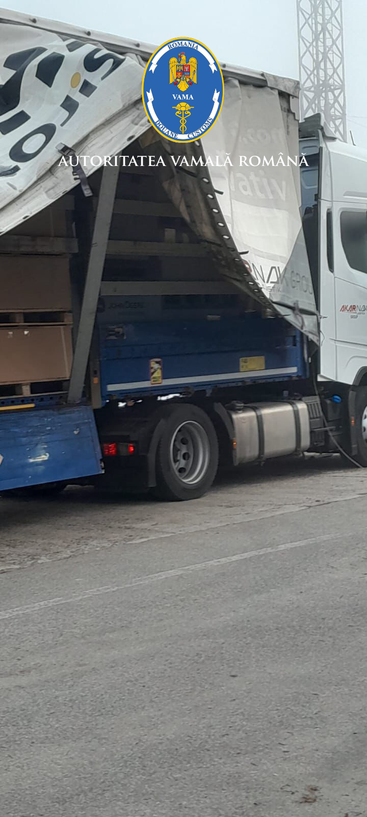 Un șofer de TIR din Turcia a încercat să intre în România cu 106 pistoale