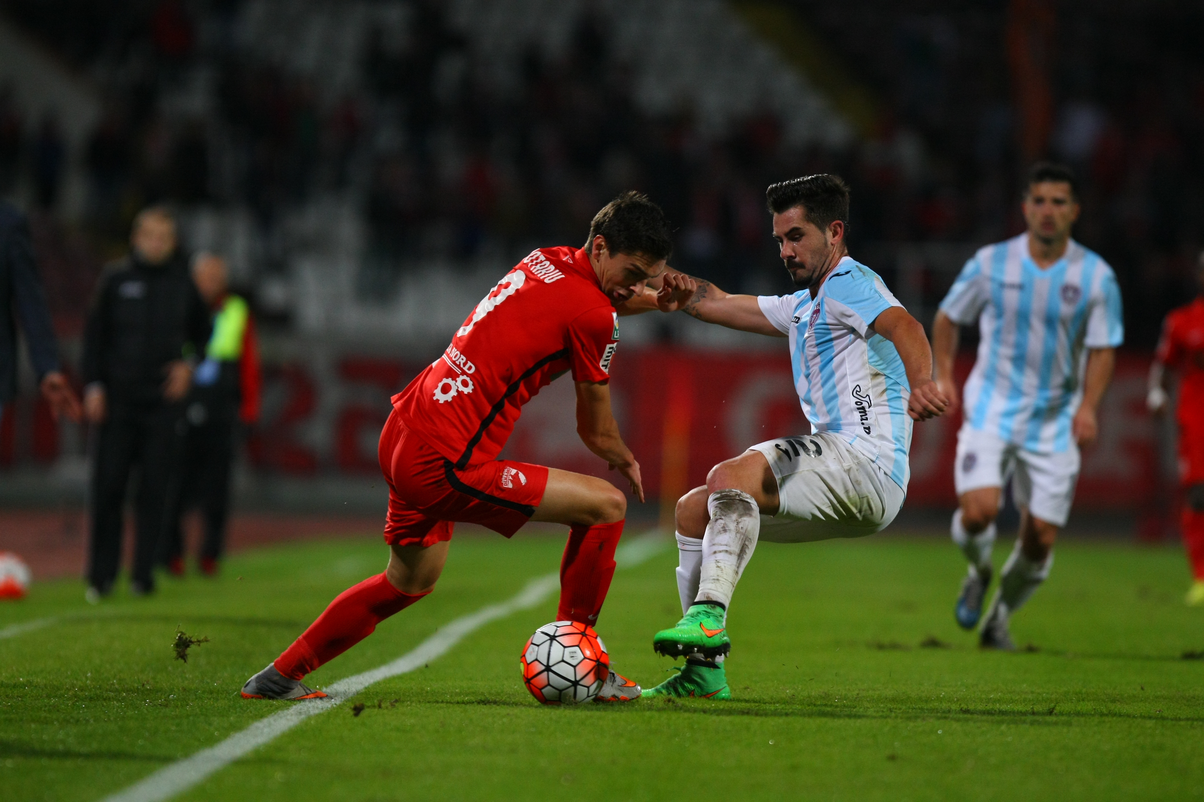 LIGA I LA FOTBAL, etapa a 14-a / Scandal după meciul Dinamo - ASA Tîrgu Mureș 2-1. ^Ardelenii protestează oficial printr-un comunicat în care reclamă un ”fault evident și lipsă de fair-play”! GALERIE FOTO