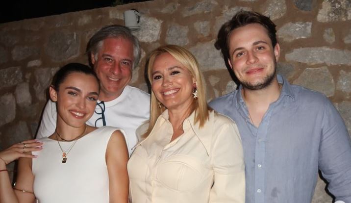 De ce lipsește Oana Andoni de la PRO TV. Andreea Esca îi ține locul la pupitrul știrilor și a apărut cu un nou look