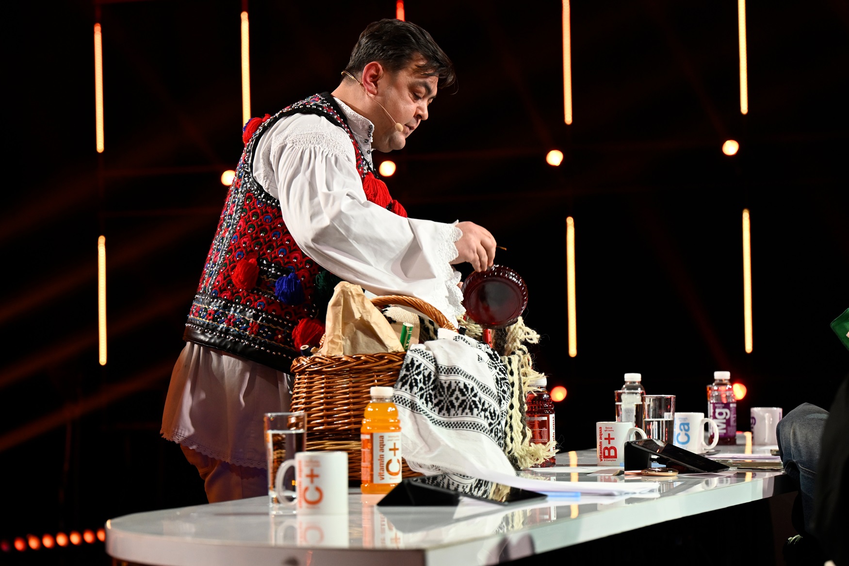 iUmor, 7 aprilie. Magicianul Robert Tudor vine cu un supershow de magie, iar Nury Guney îl impresionează pe Cheloo