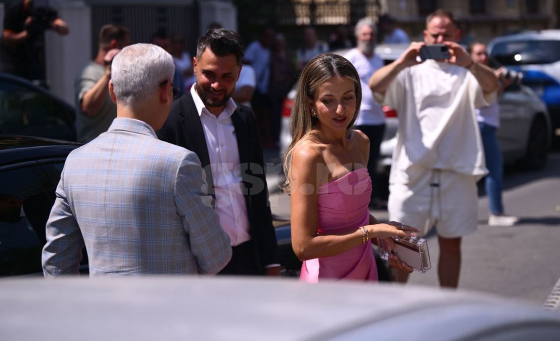Imagini de la nunta lui Ianis Hagi. Elena poartă o rochie de mireasă spectaculoasă