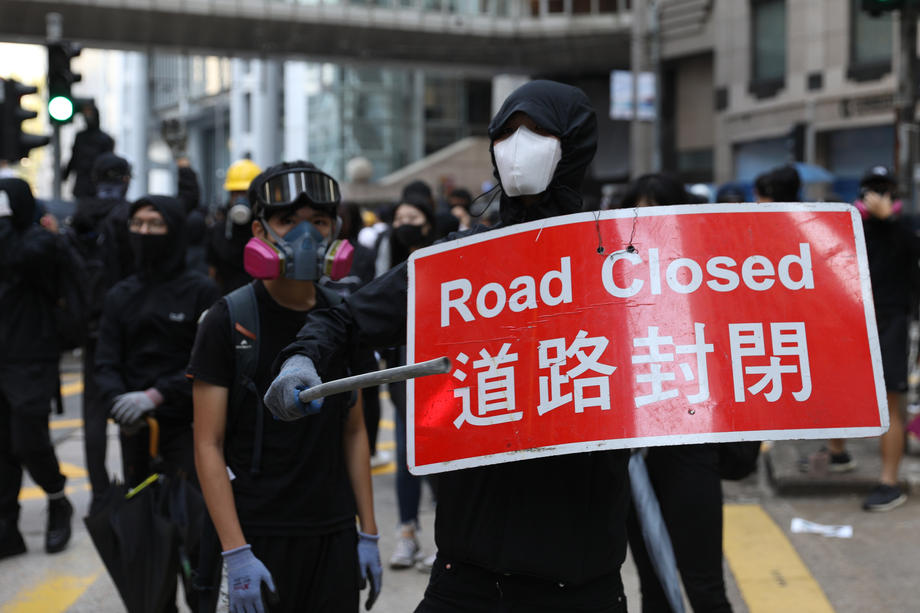 VIDEO | Protestatar împușcat de un polițist în Hong Kong. Momentul șocant a fost filmat