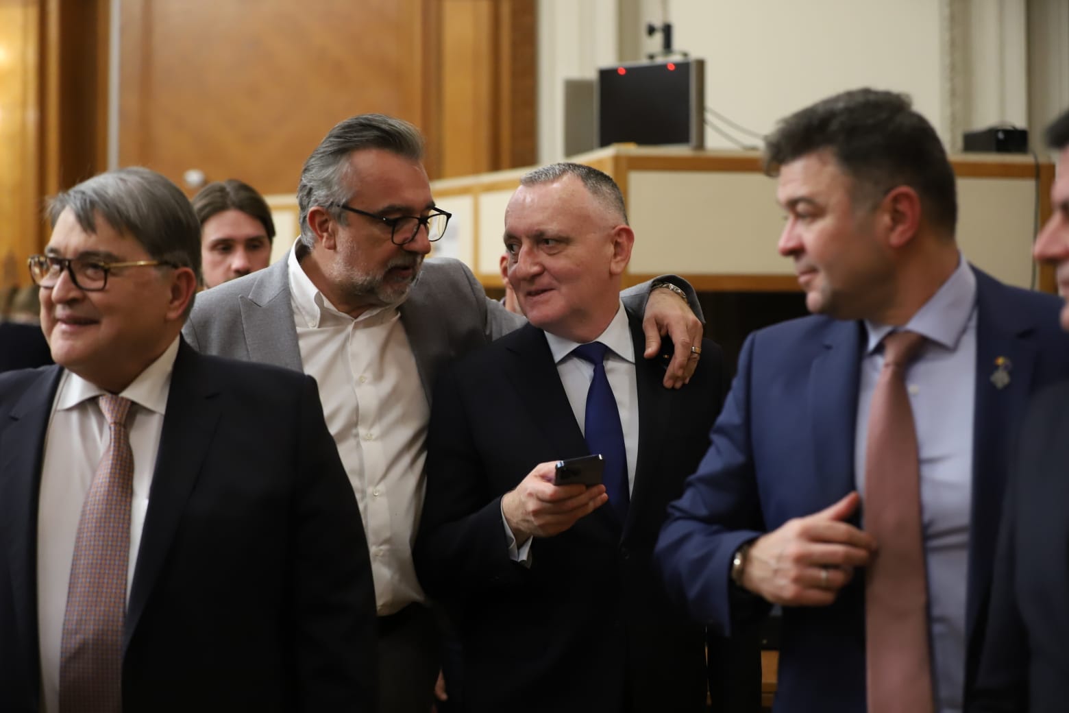 Guvernul Ciolacu 2, învestit după audieri- fulger. Puterea a tremurat până în ultimul moment. Ce nu s-a văzut la televizor | Reportaj