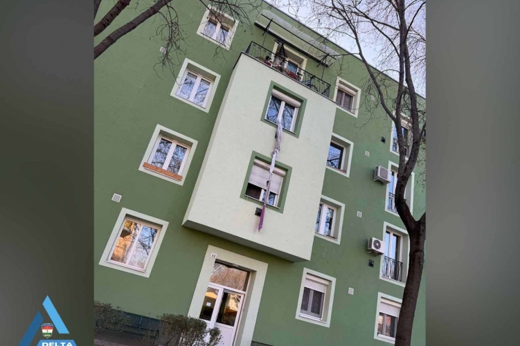 Törölközőkből font kötélen próbált elmenekülni a második emeleti panelból a rendőrök elől Szabolcs