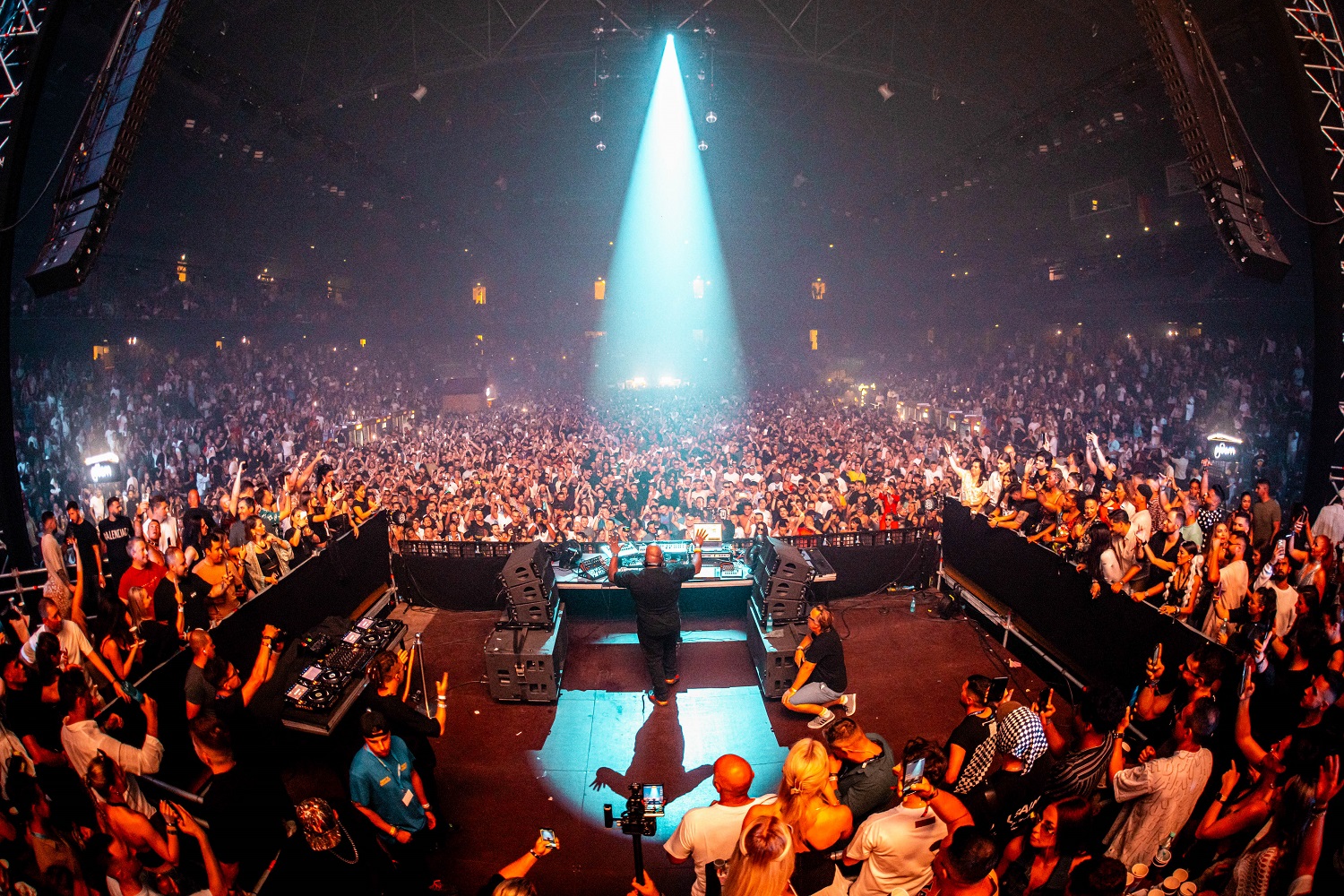 Câți oameni au fost la UNTOLD 2024, în prima zi de festival. Irina Rimes a fost invitată pe scenă de Steve Aoki