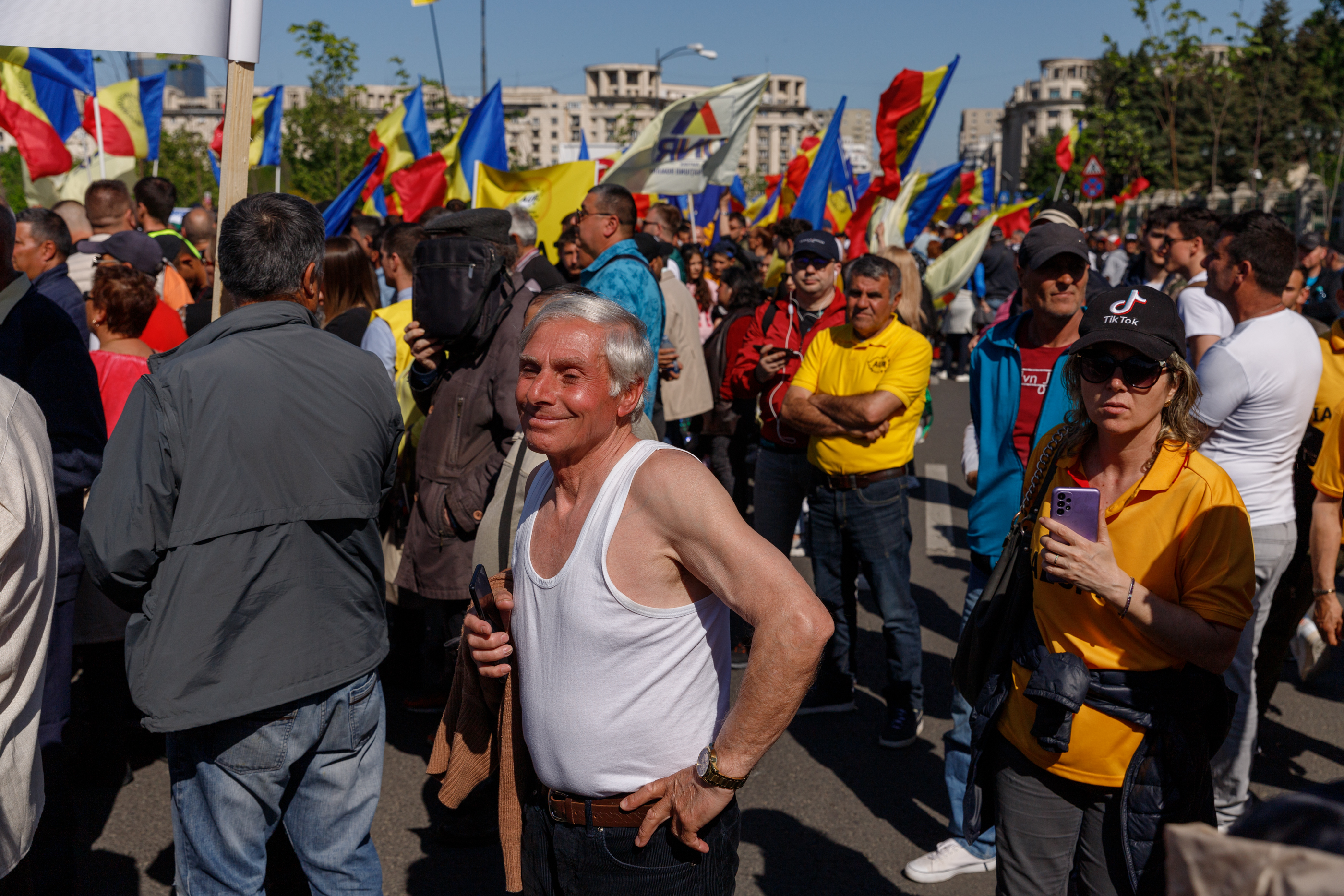REPORTAJ. Am mers patru ore alături de protestatarii AUR. Ce i-a motivat să vină de la sute de km distanță la chemarea singurului lider de partid din România care e pomenit de susținători pe numele mic: „George”