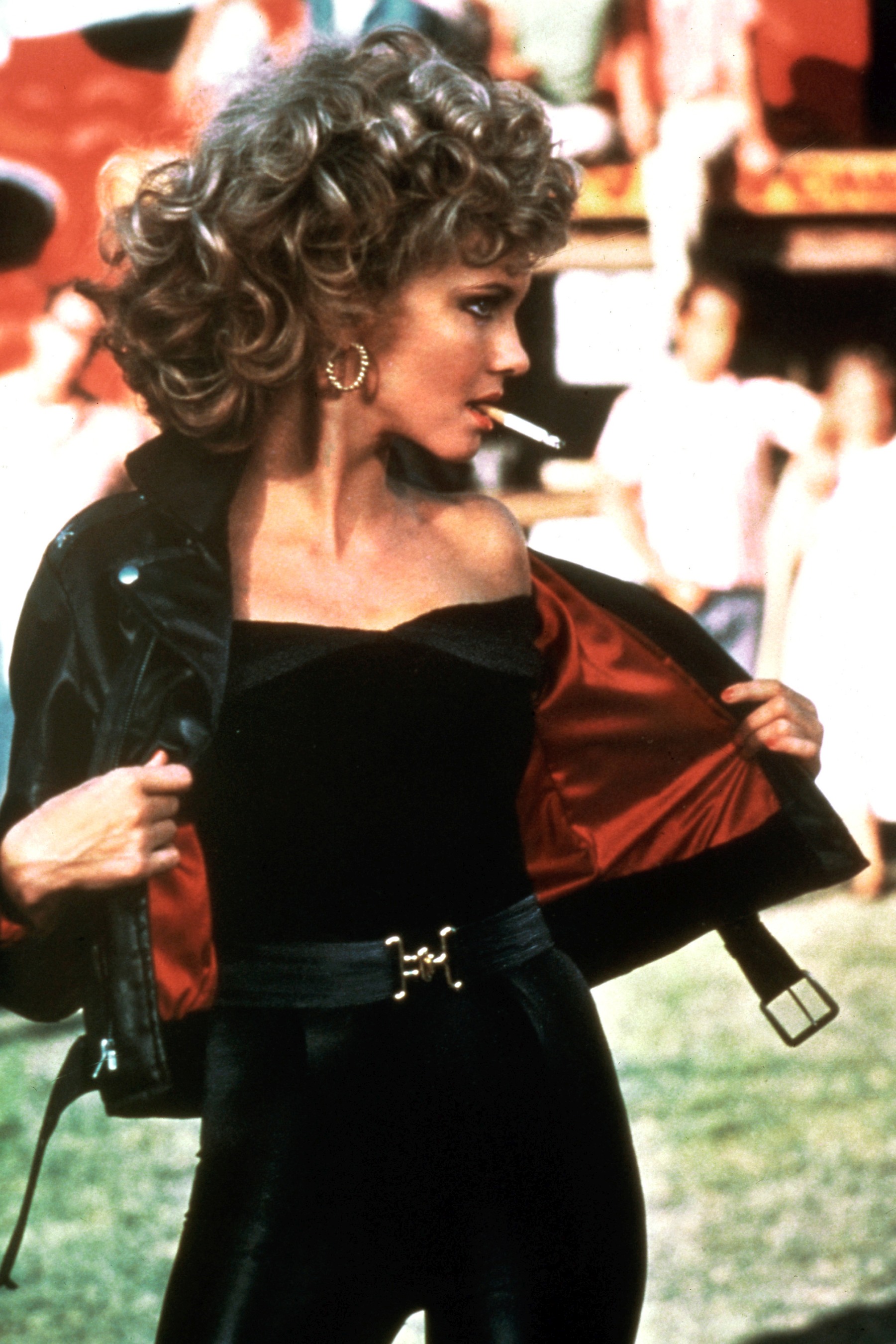 Olivia  Newton-John își vinde costumul din piele pe care l-a purtat în filmul "Grease". Banii vor fi donați unui centru pentru tratarea cancerului