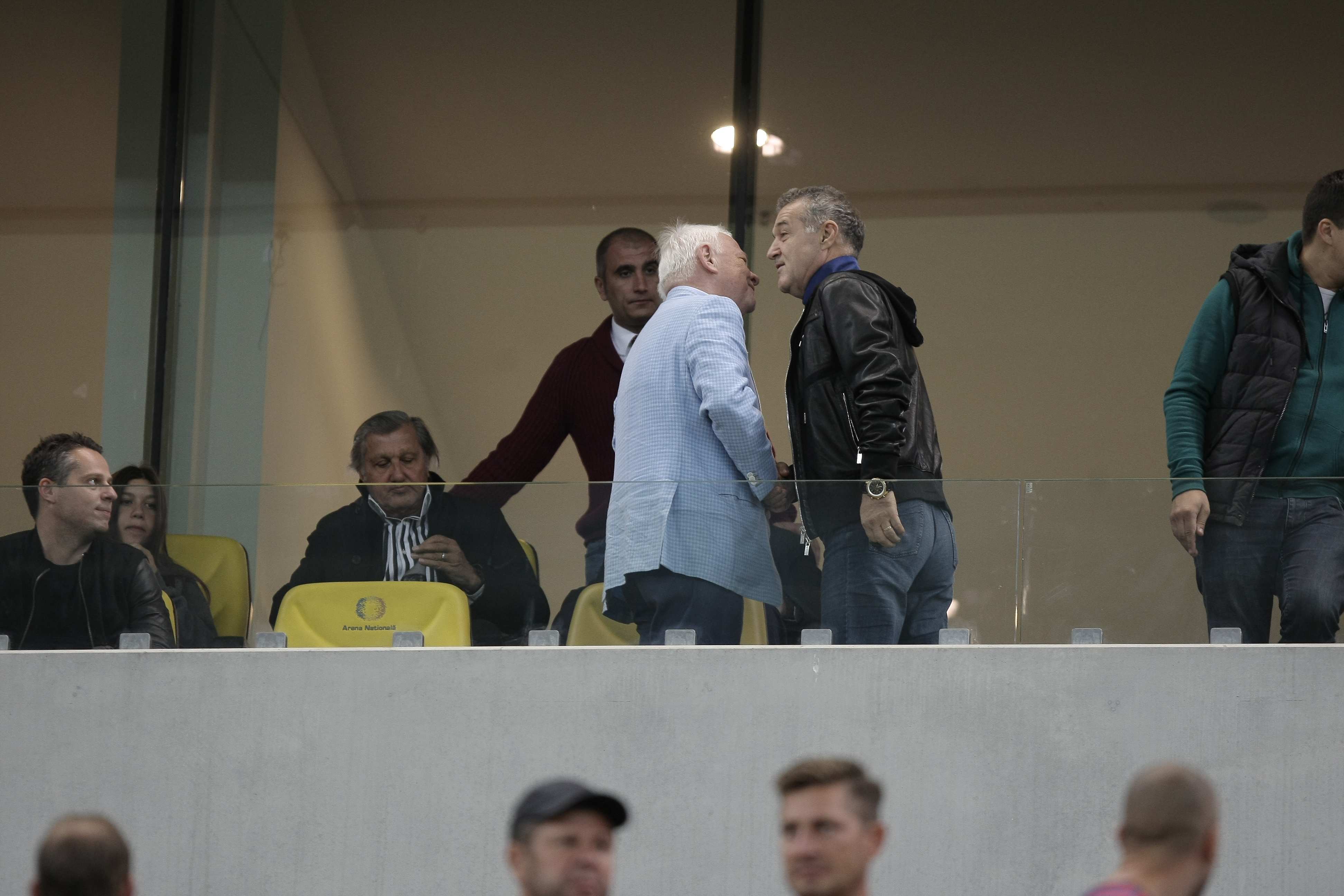STEAUA - ROSENBORG 0-3. Liga Europa, play-off, manșa tur. Lecție de eficacitate cu o Steaua CĂZĂTOARE: Mikkelsen, Helland și Jensen au marcat, în timp ce Papp, Muniru, Tade și Chipciu, care a lovit bara, au irosit ocazii mari și foarte mari. Fanii i-au cerut demisia lui Mirel Rădoi! VIDEO