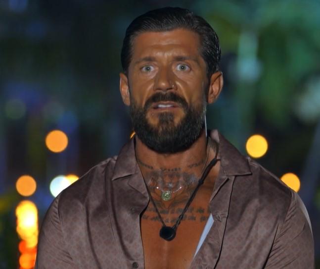 Andrei și Eric de la Insula iubirii, discuție aprinsă la bonfire: „Pe Cristina aș da-o celui mai mare dușman al meu”