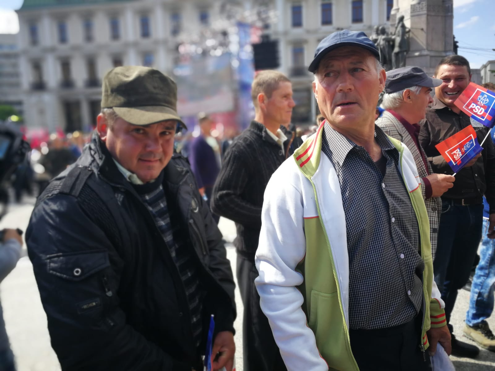 FOTO&VIDEO | Miting de amploare al PSD la Iași. Liviu Dragnea, aclamat și huiduit în Piața Unirii