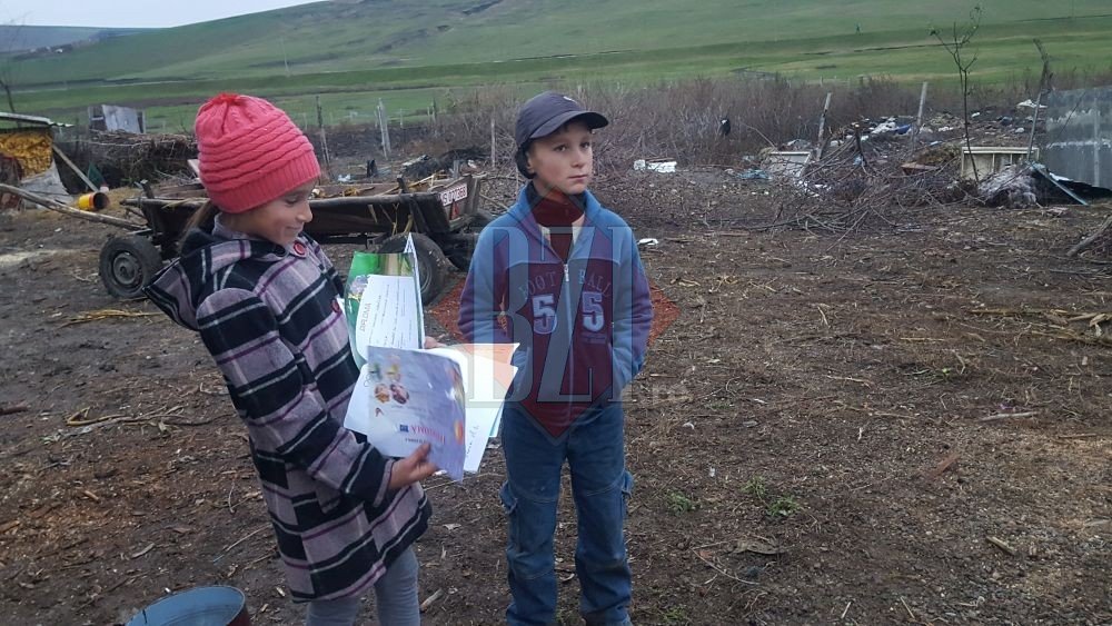 Fetița din Iași care este mamă la 11 ani pentru fratele ei. Copiii au fost abandonați de mamă