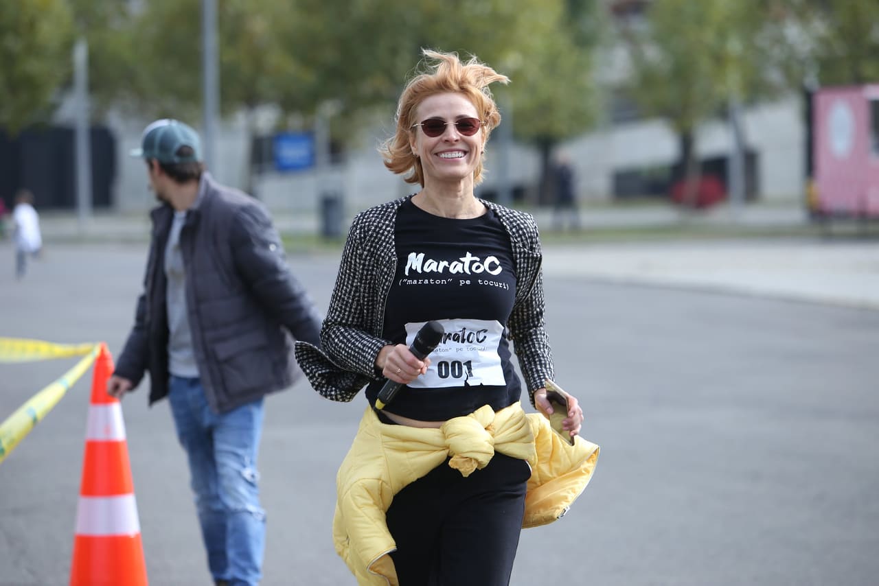 Maraton pe tocuri, în București! La "Maratoc", un eveniment caritabil organizat de actrița Monica Davidescu, au putut participa și bărbați
