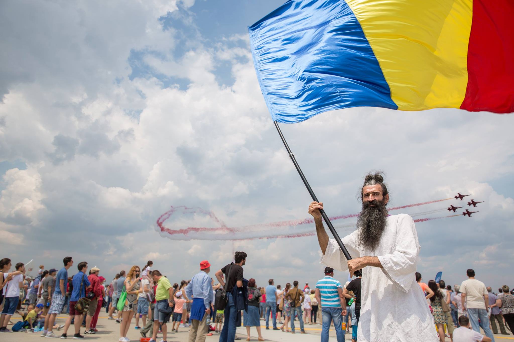 Cum își bate joc de toate autoritățile suveranistul Cezar Avrămuță. Dosarul „Stegarului Dac”, restituit la parchet pentru că procurorul și-a depășit competența teritorială