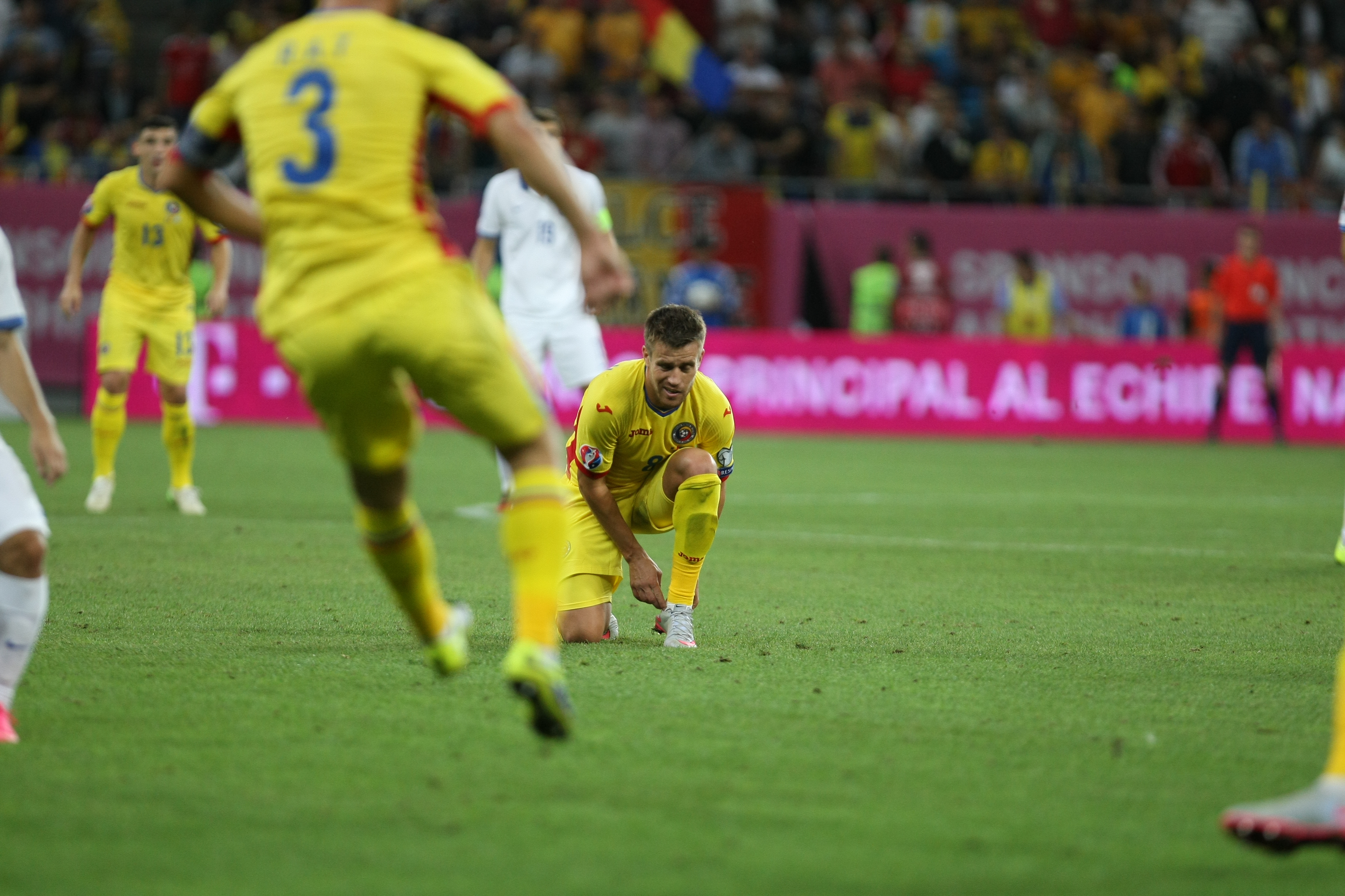 PRELIMINARIILE EURO 2016, ROMÂNIA - GRECIA 0-0. Tricolorii nu au mai găsit calea spre gol din luna martie. Tremurăm în continuare pentru calificare. Elevii lui Iordănescu rămân pe locul 2 în grupă, la trei puncte în faţa Ungariei