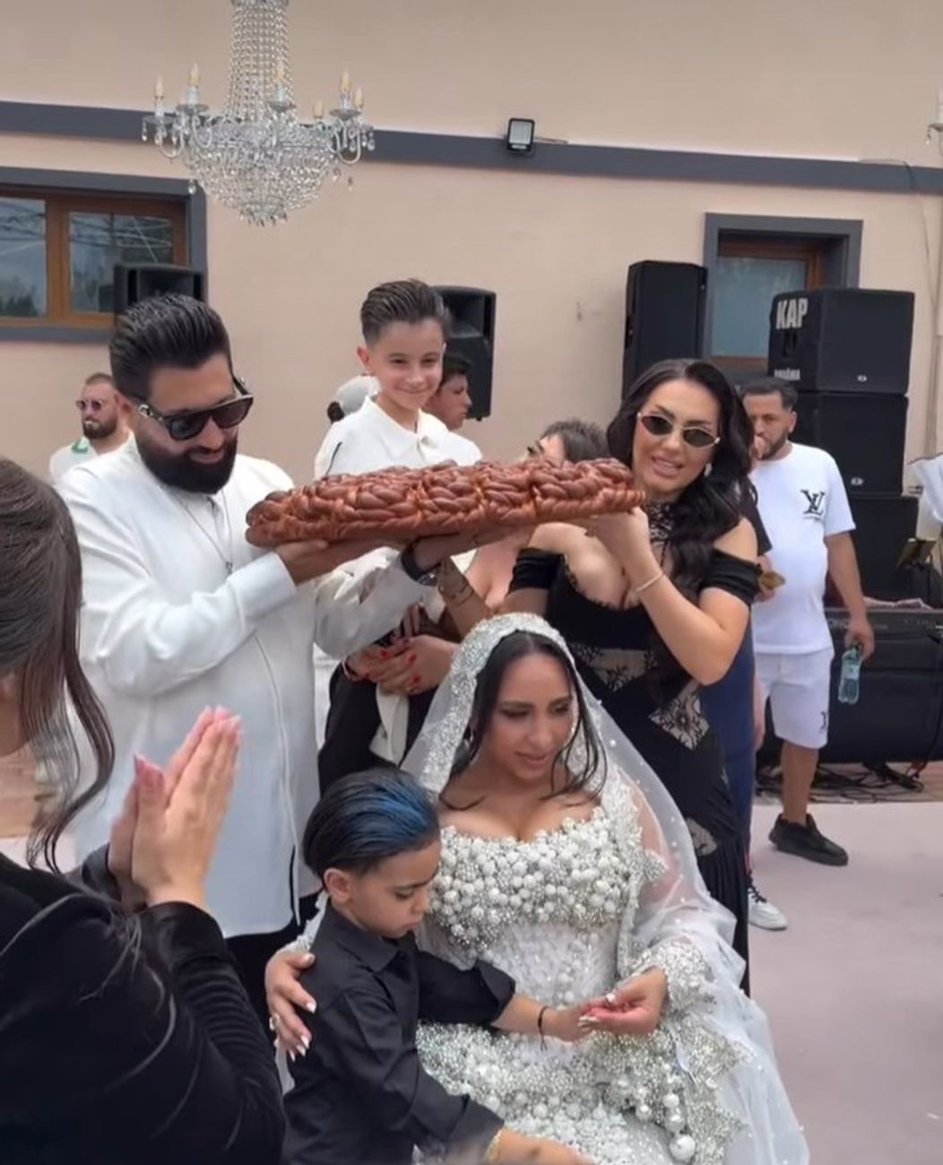 Cum a apărut Betty Salam la nunta fratelui său, Dani. Ținuta ei a atras toate privirile