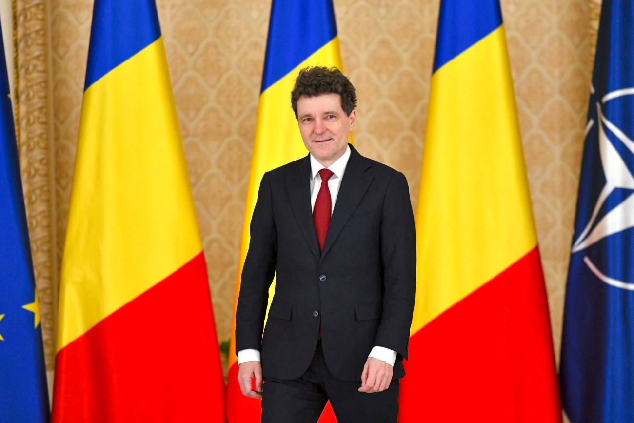 Cum ar trebui să se îmbrace și să se încalțe Nicușor Dan. Sfaturile lui Mihai Albu: „Mare atenție”