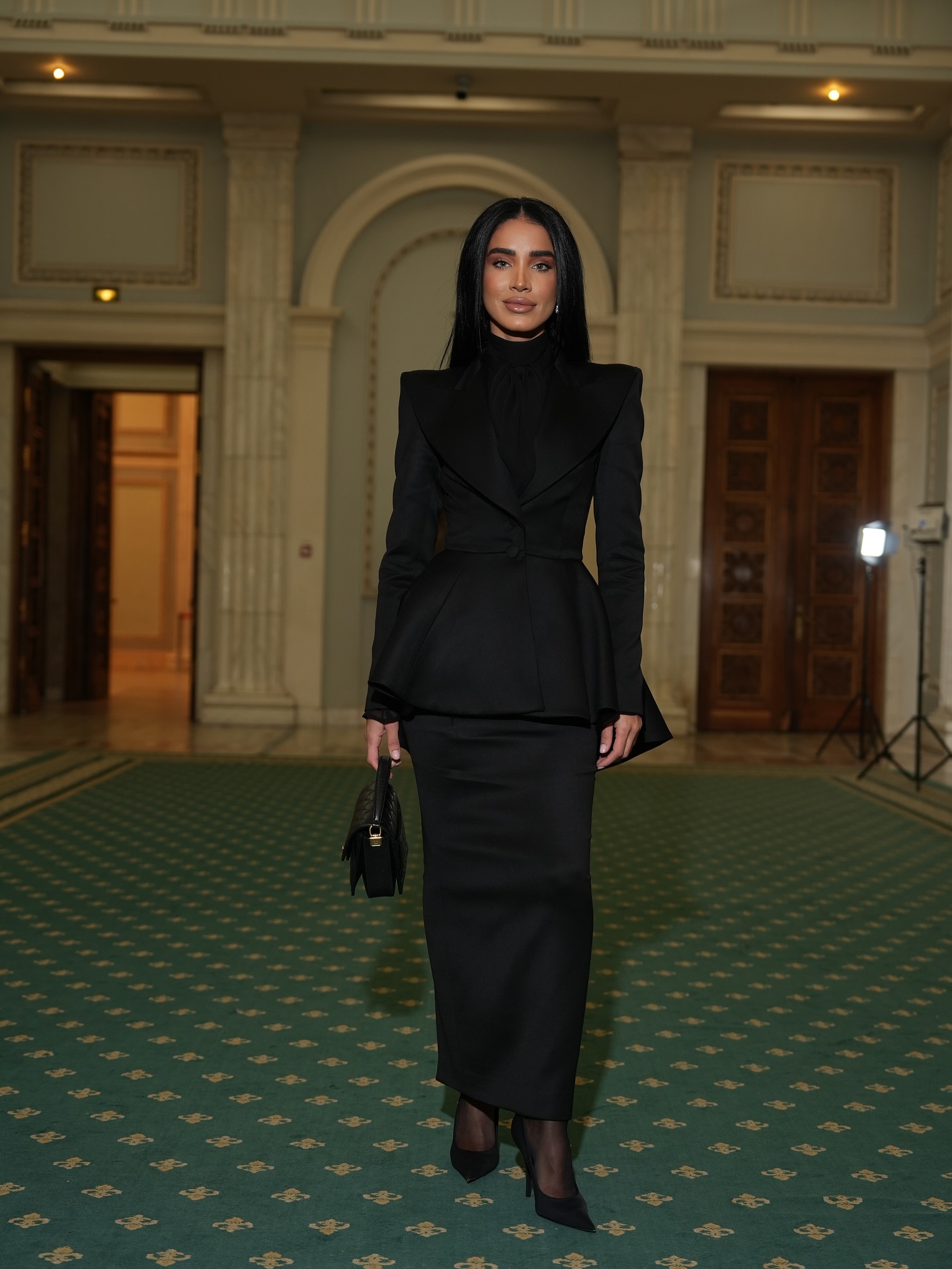 Cum au apărut Mădălina Ghenea și Adelina Pestrițu la Palatul Parlamentului, unde Anastasia Soare și-a lansat cartea: „O femeie care inspiră”