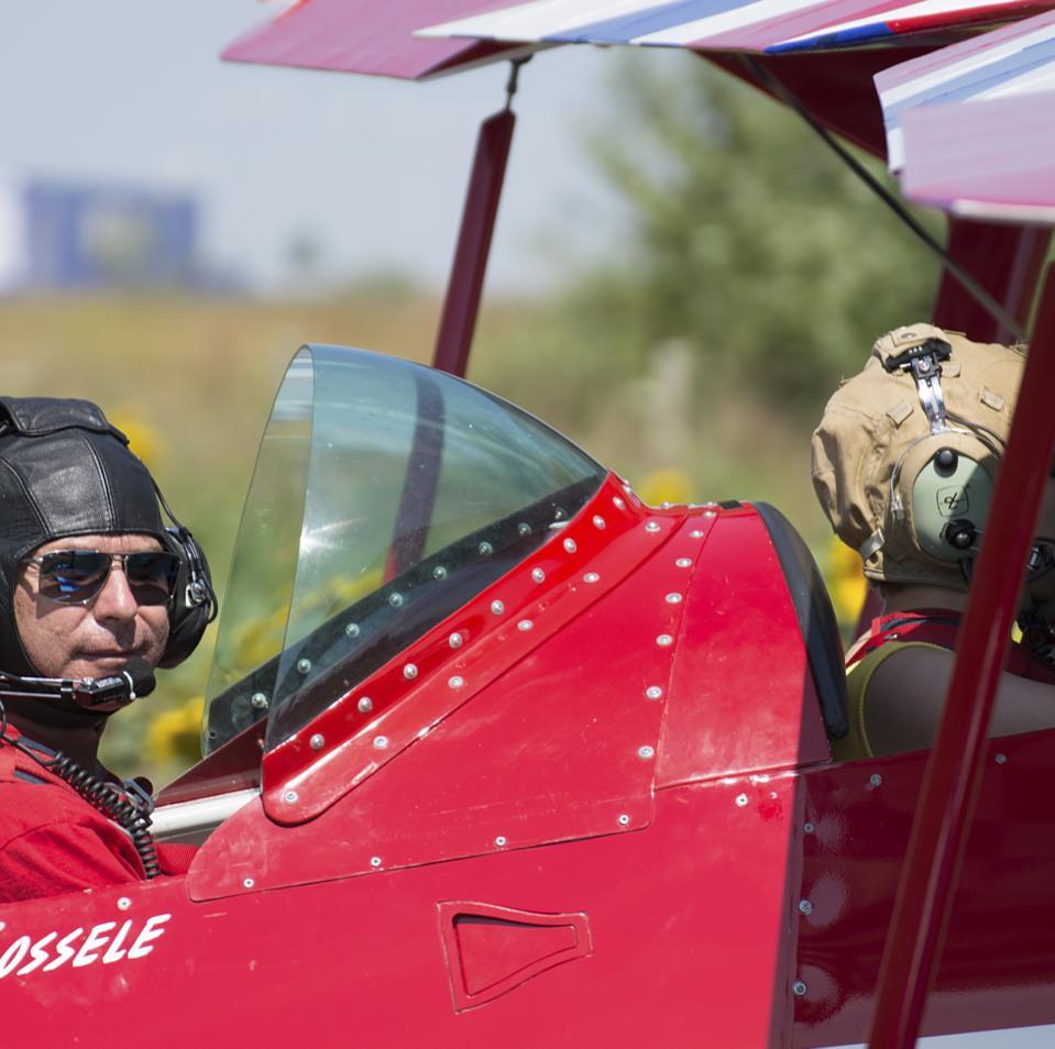 FOTO/ Cine sunt cei doi piloți implicați în accidentul aviatic de la Suceava. Aveau mii de ore de zbor la manșă