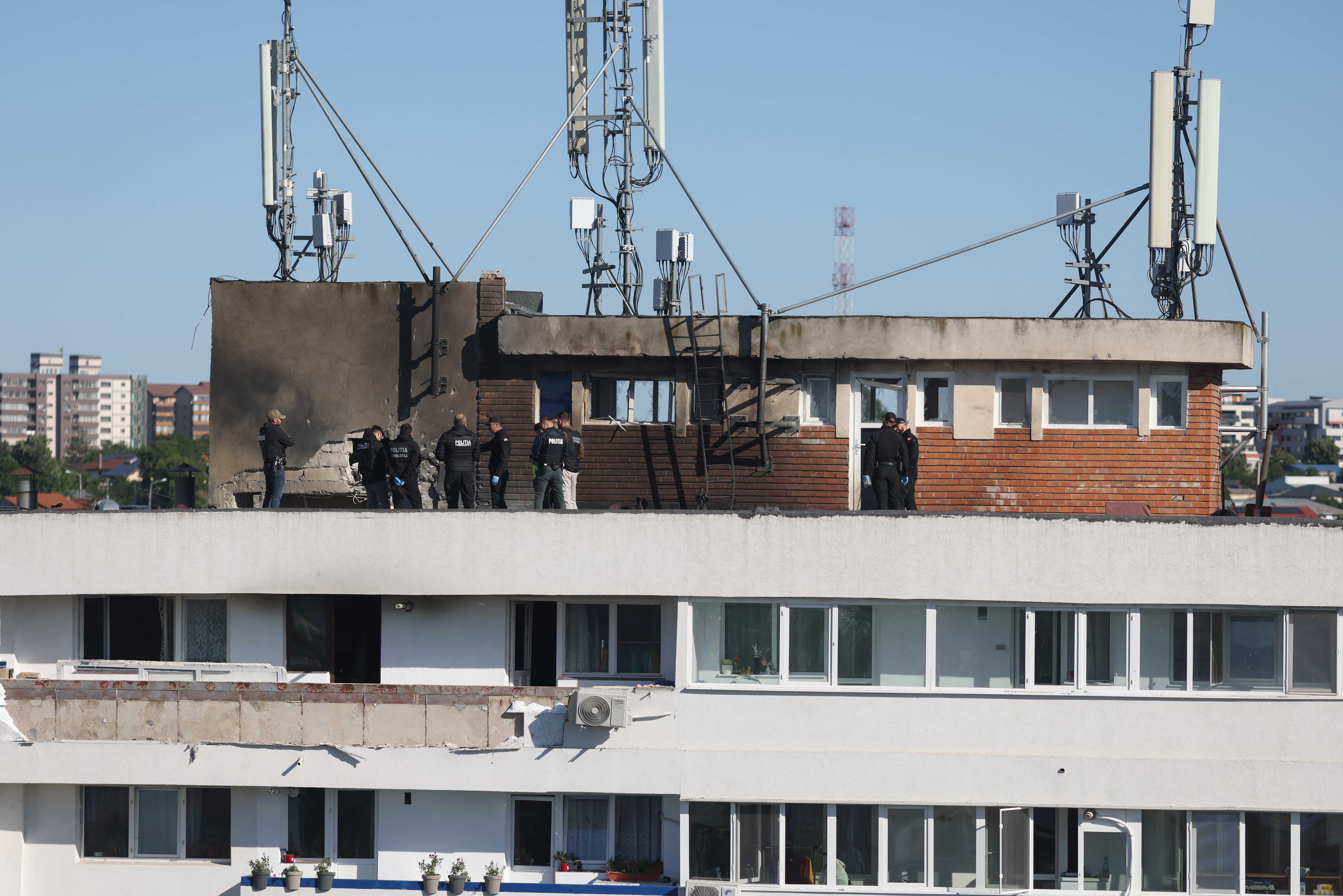 Locuitorii din blocul peste care a căzut drona la Galați se vor putea întoarce în apartamente, dar momentan nu vor avea nici gaze și nici curent electric