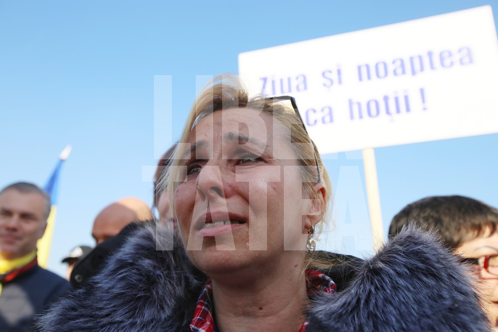 Protest la Parlament, împotriva măsurilor luate de Executiv / FOTO&VIDEO